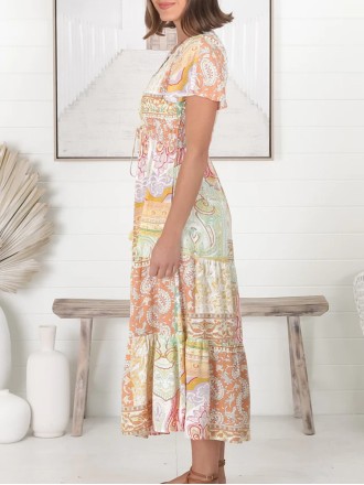 Boho chic dress with short sleeves and fringe lace-up