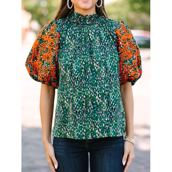 Green quarter-sleeve floral embroidered shirt