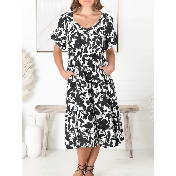 Long skirt with plant and flower pattern