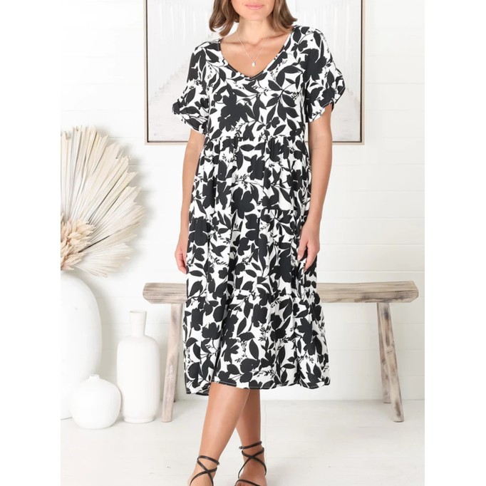 Long skirt with plant and flower pattern
