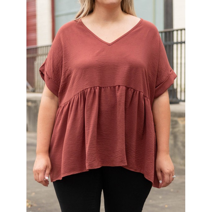 V-neck short sleeved shirt with ruffle hem